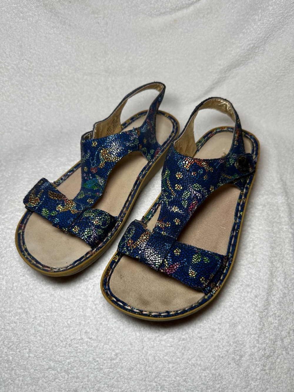 Alegria Women's Kendra sandals in the blue mosaic hummingbird 9